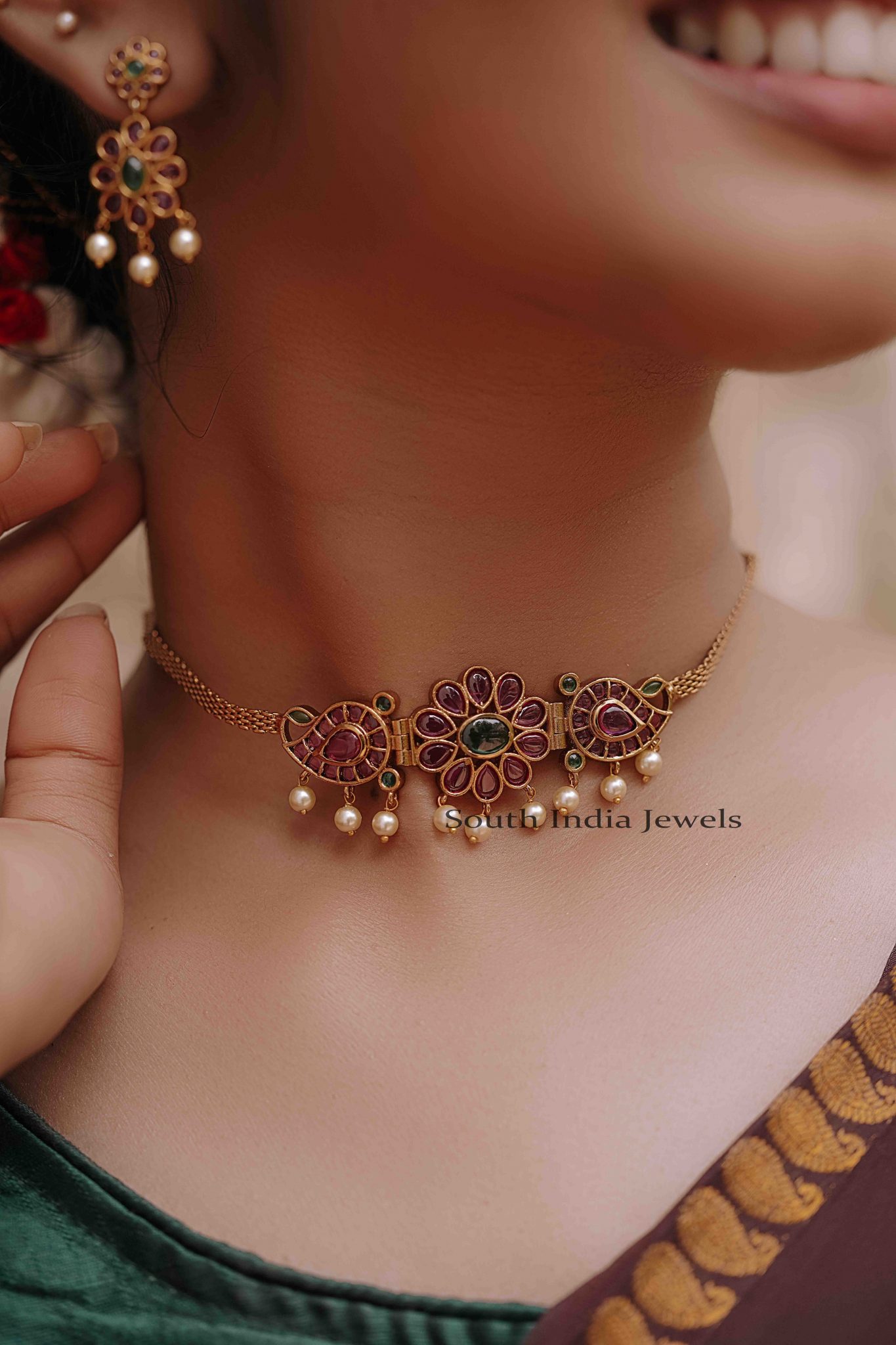 Attractive Floral Kemp Choker South India Jewels