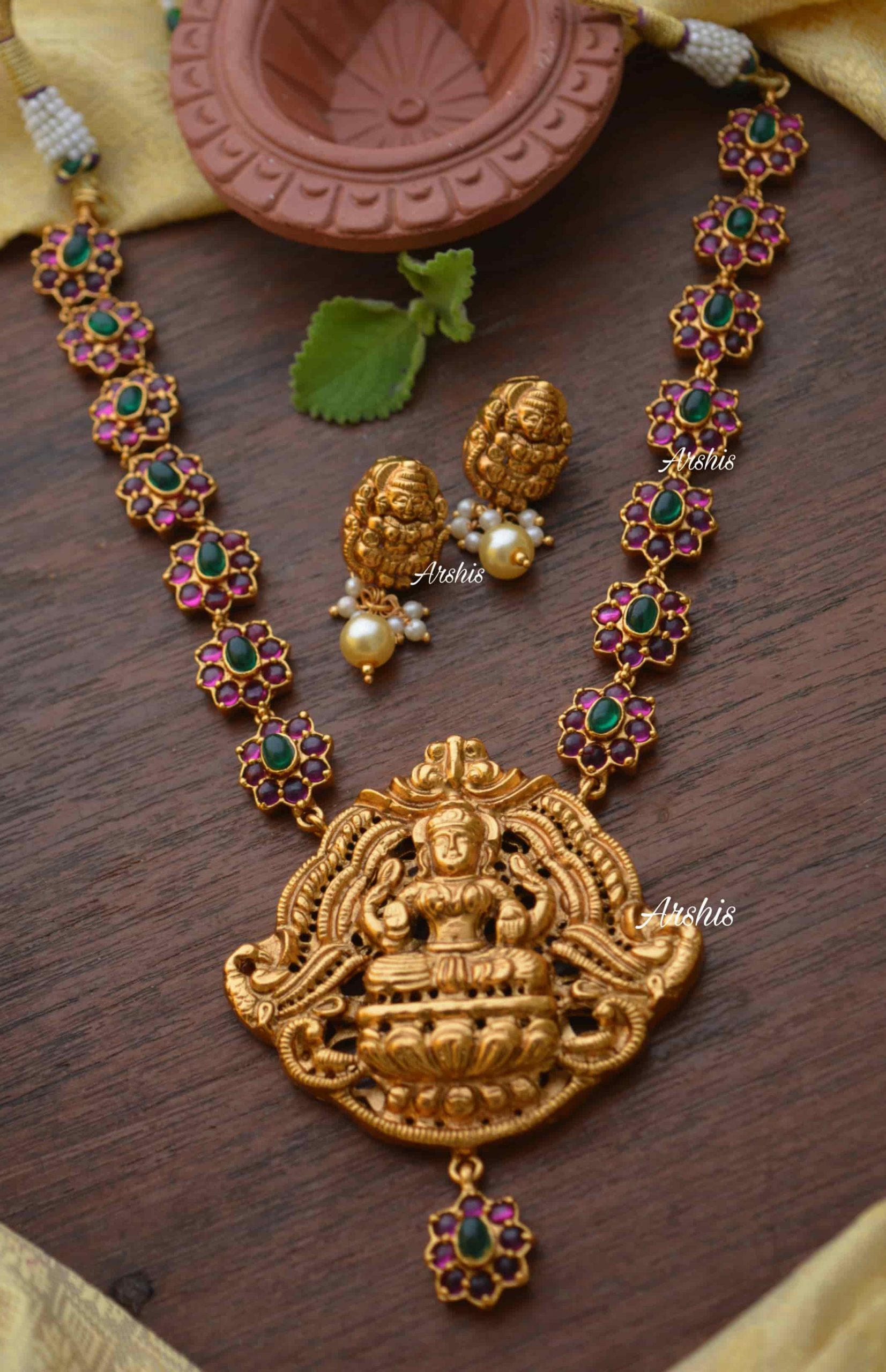 Beautiful Real Kemp & Green Lakshmi Nagas Pendant Necklace-01