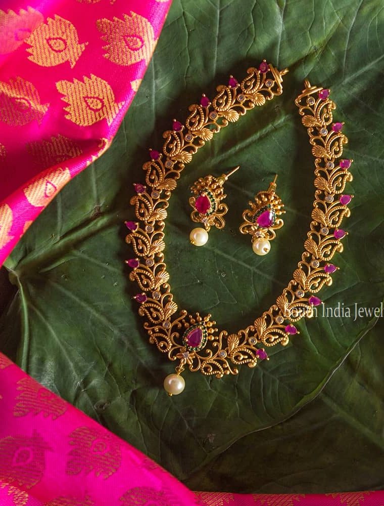 Matte Finish Flower Design Necklace-01