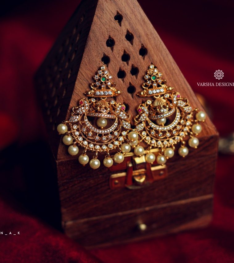 Charming Chandbali Earrings-01