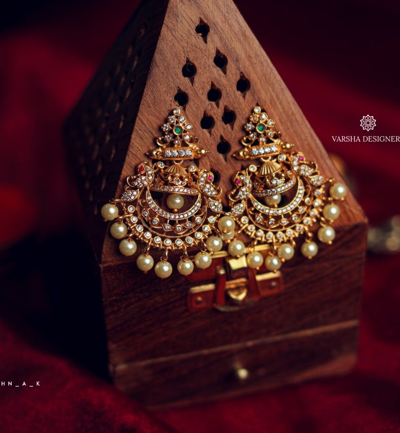 Charming Chandbali Earrings-01