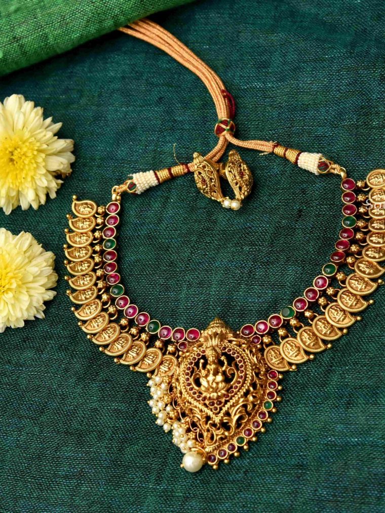 Elegant Kemp Stone Lakshmi Design Necklace