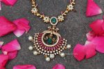 Gorgeous Alluring Gold Tone Short Necklace-03