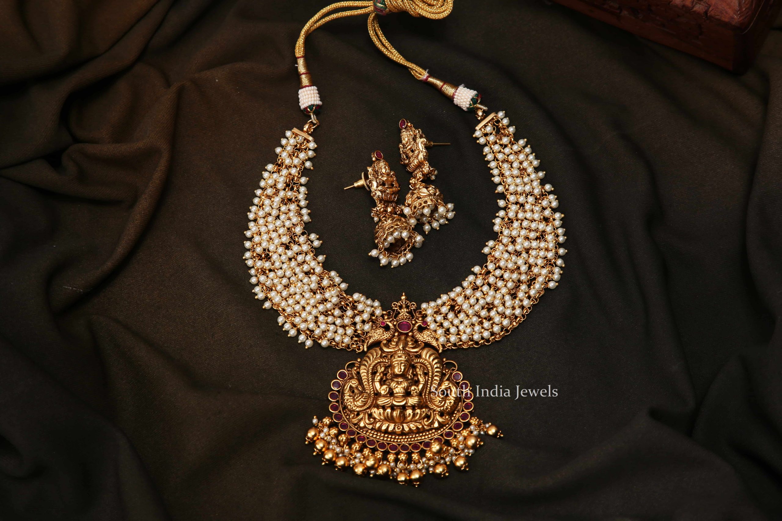 Traditional Lakshmi Pendant Necklace-01