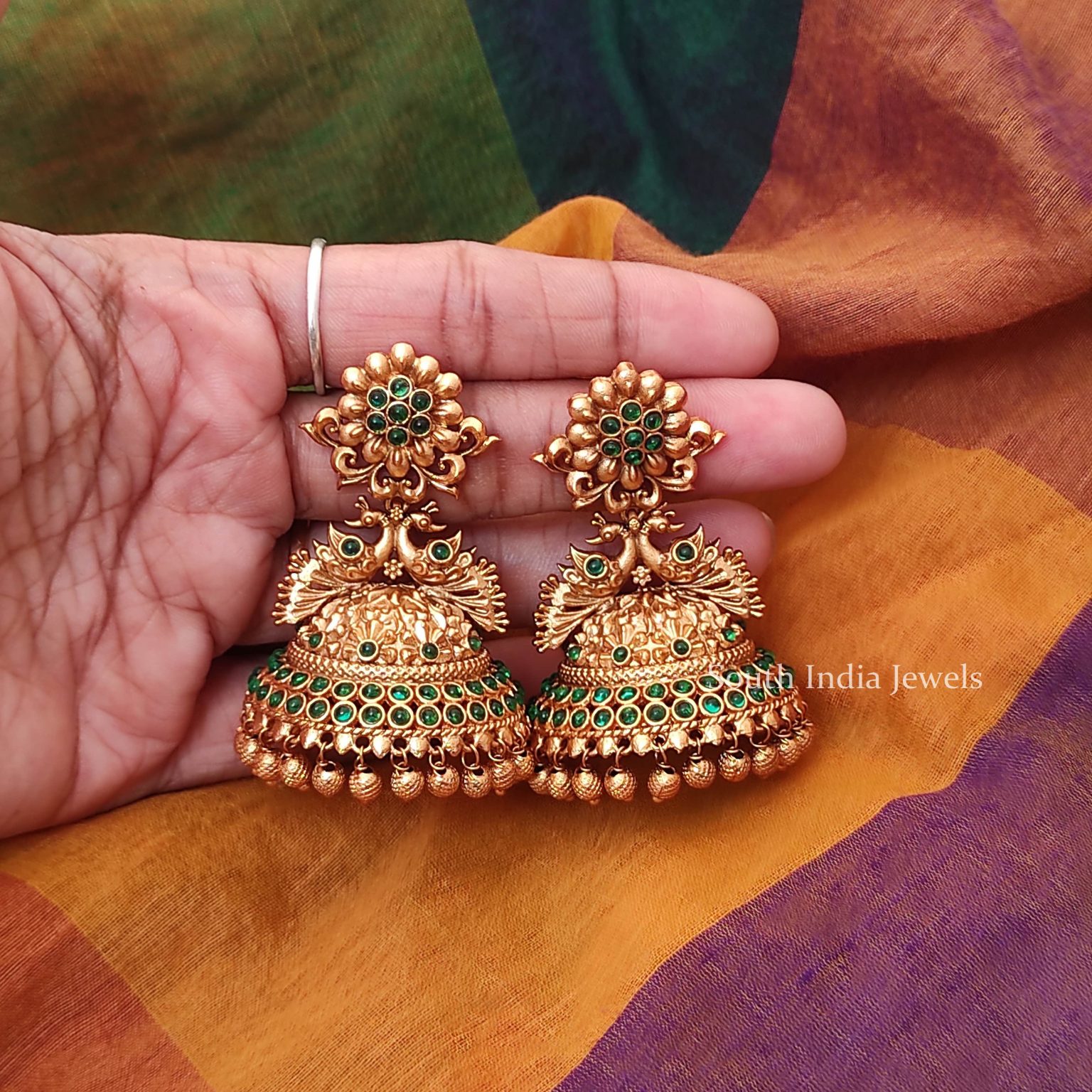 Antique Beautiful Emerald Jhumka