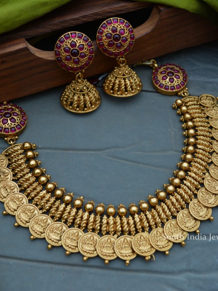 Imitation Lakshmi Coin Kemp Stone Necklace