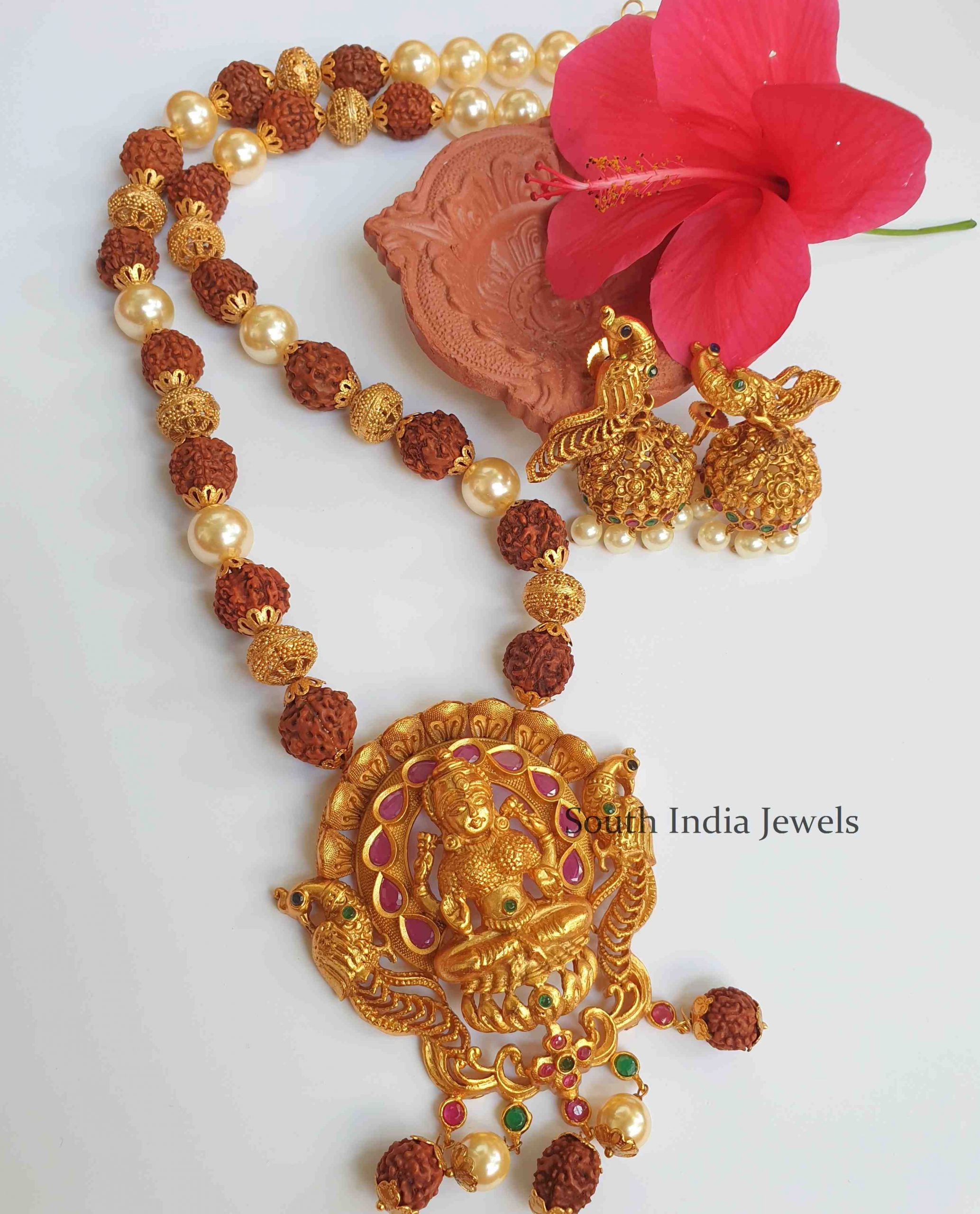 Unique Lakshmi Pendant Pearl Necklace (3)