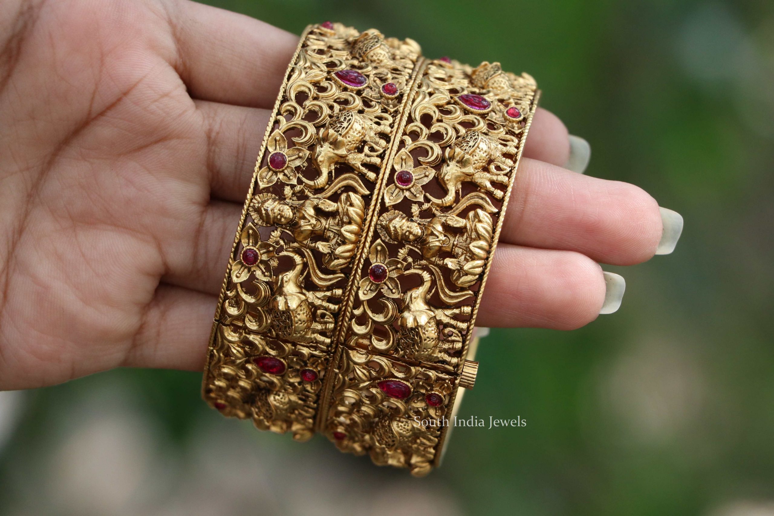 Temple hot sale jewellery bangles