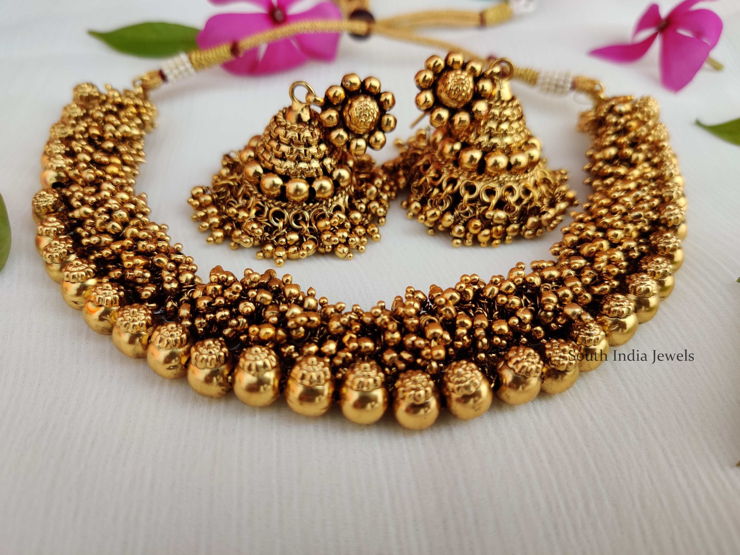 Beautiful Gold Beads Choker (2)