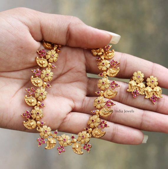 Pretty Gold Finish Ruby Necklace (2)