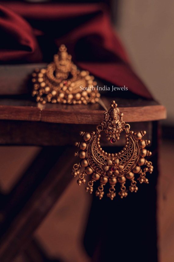 Trendy Golden Gungru Chandbali Earrings