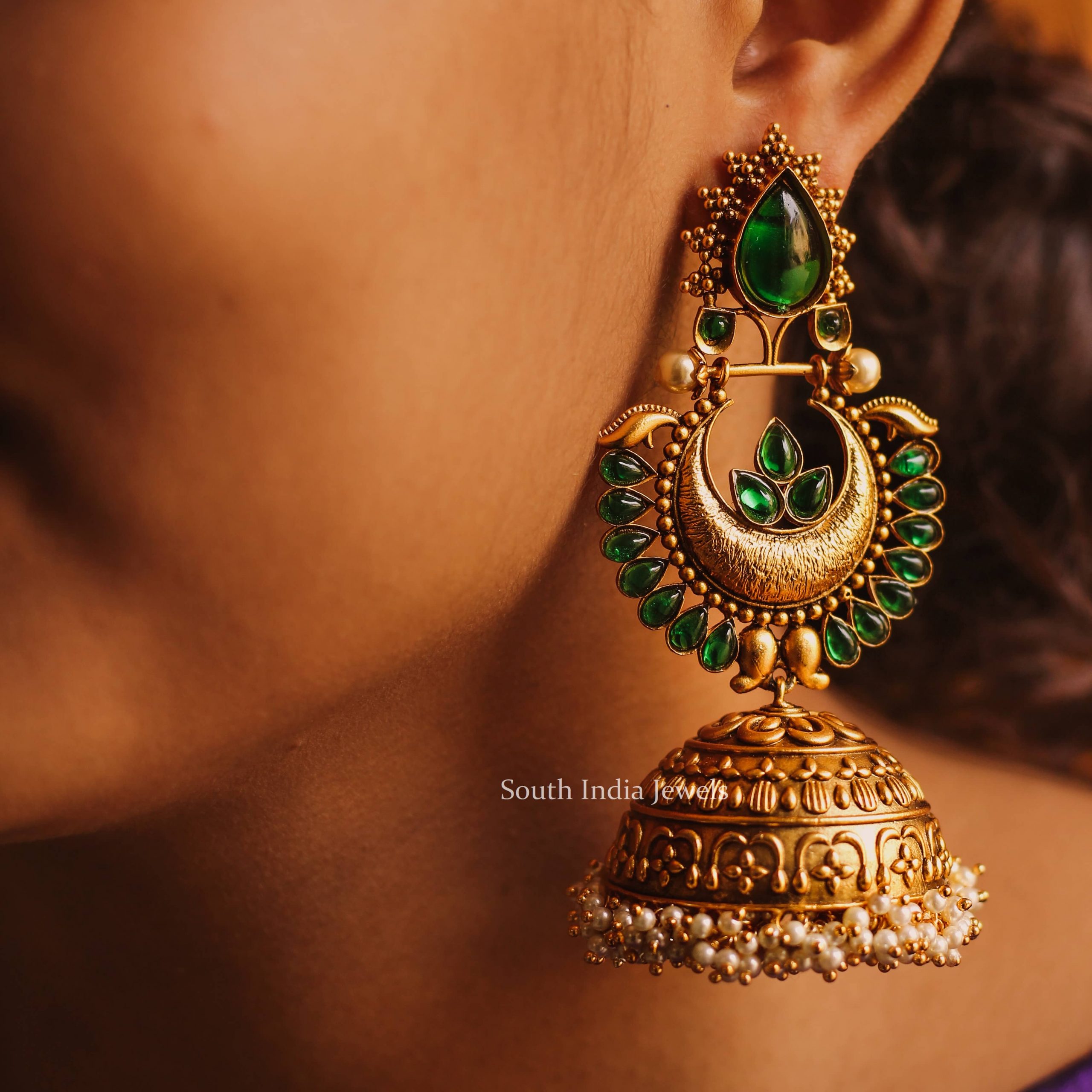 Kundan Emerald jhumka earrings at Krishna Jewellers