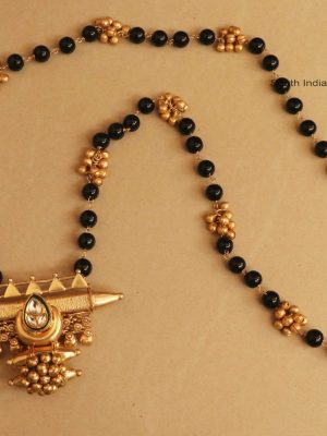 Fancy Black Beads Kundan Mangalsutra (2)