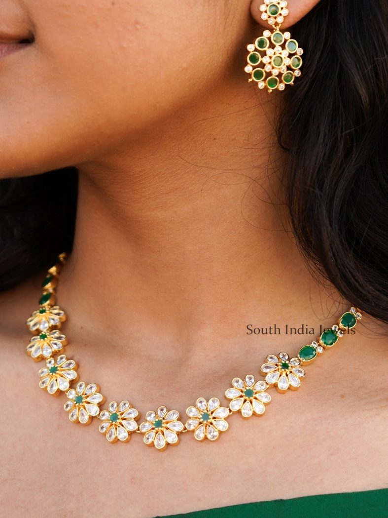 Traditional Flower Design Emerald Necklace