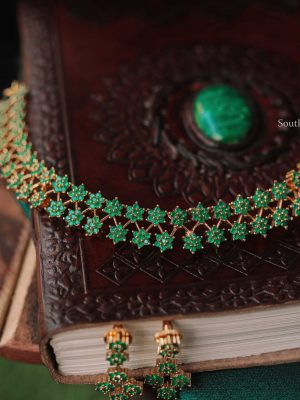 Traditional Star Design Necklace