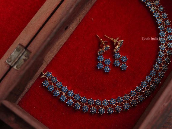 Traditional Star Design Necklace