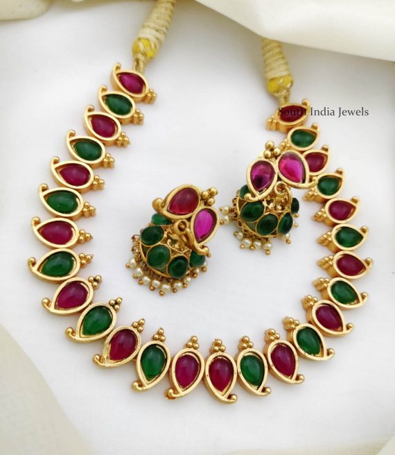 Trendy Kemp & Green Color Necklace