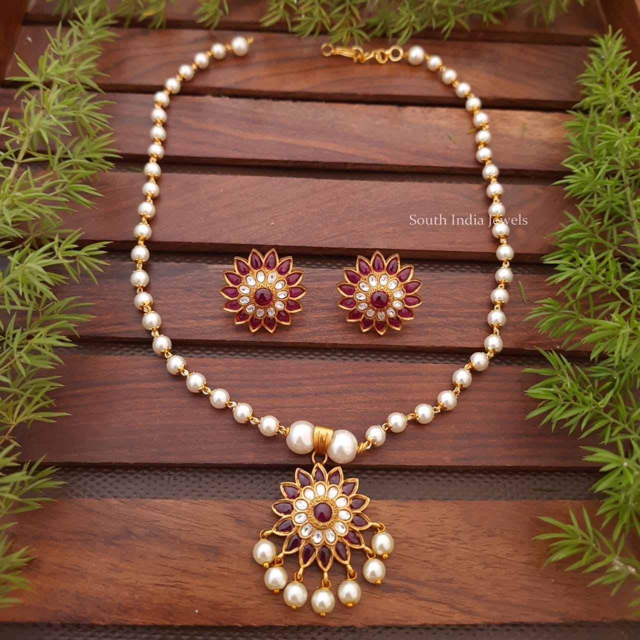 Beautiful Pearl Chain Kemp Pendant Necklace