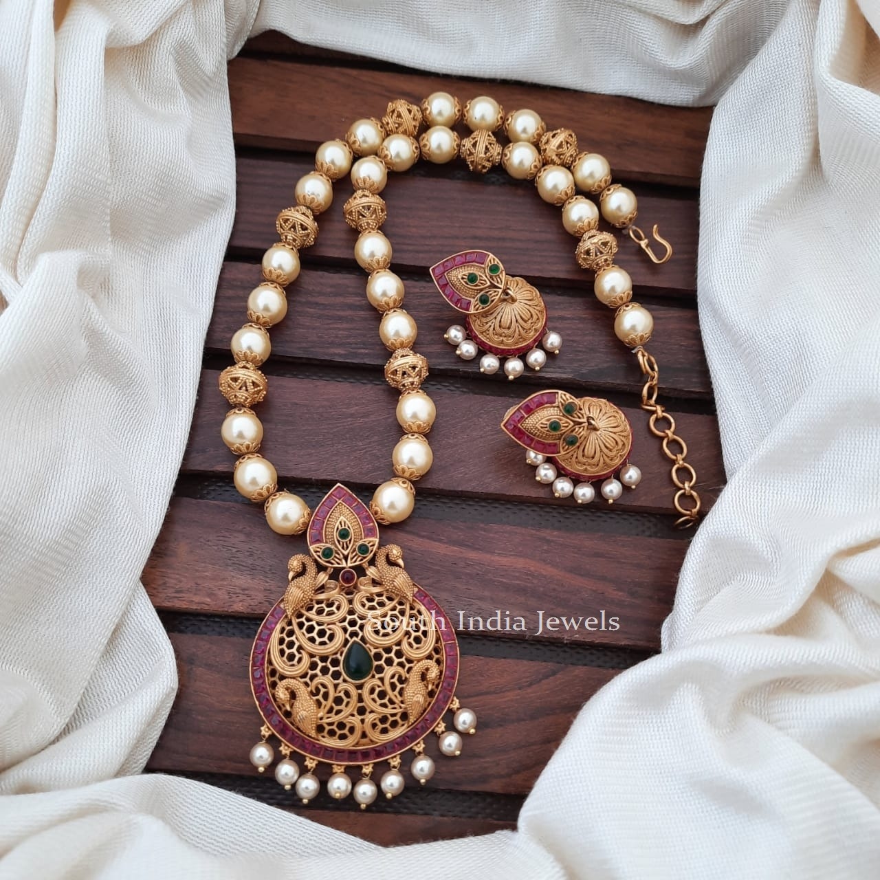 Gorgeous Pearl Necklace With Peacock Pendant