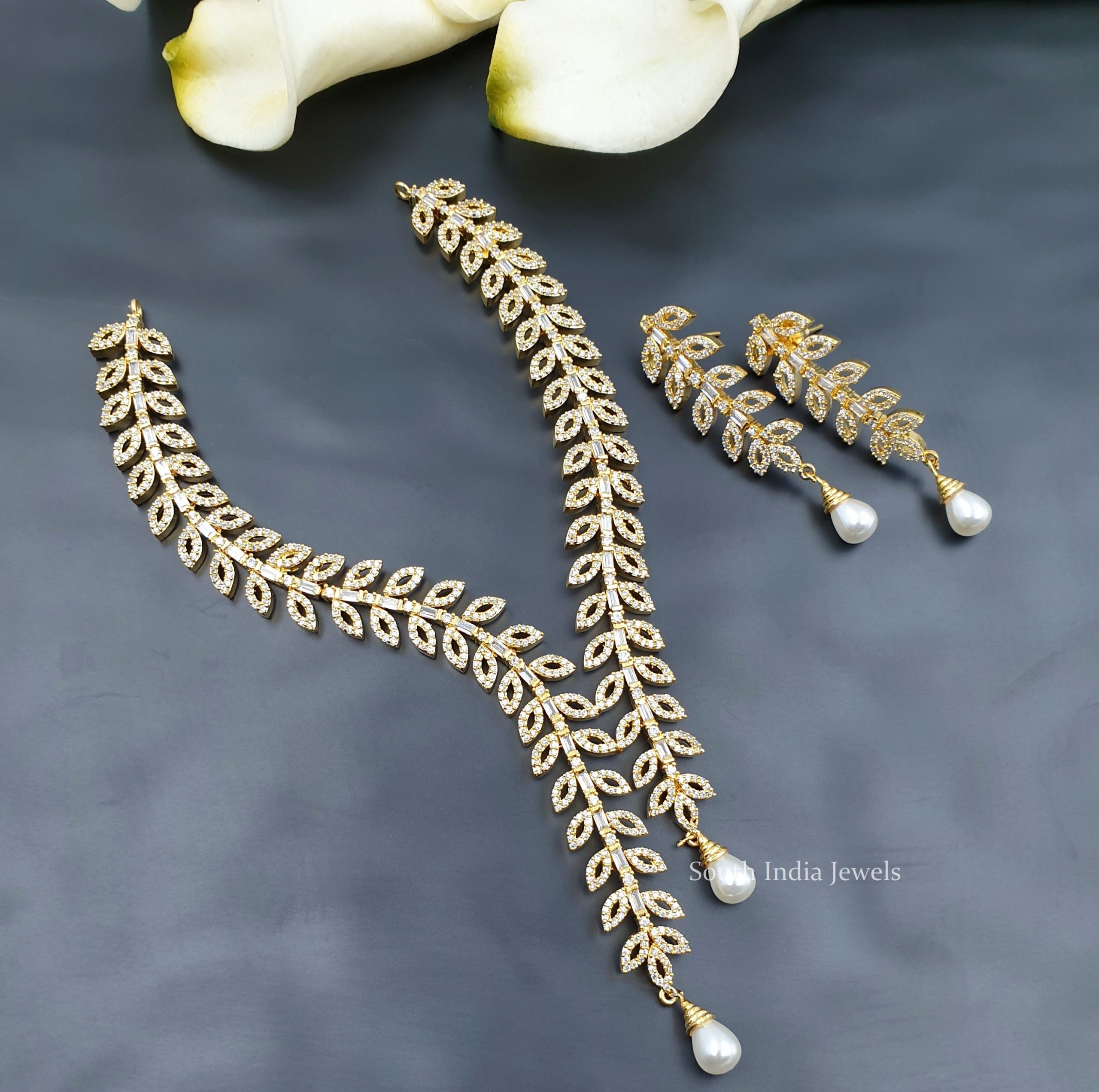 Stunning Leaf Design Necklace (3)