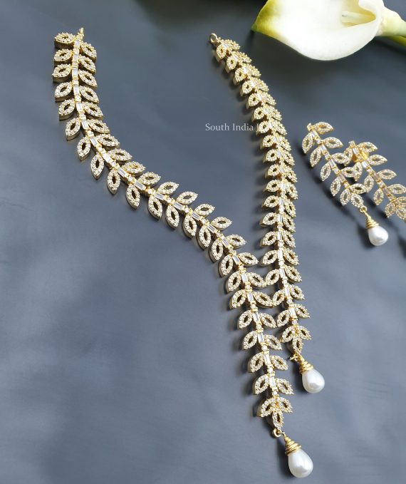 Stunning Leaf Design Necklace