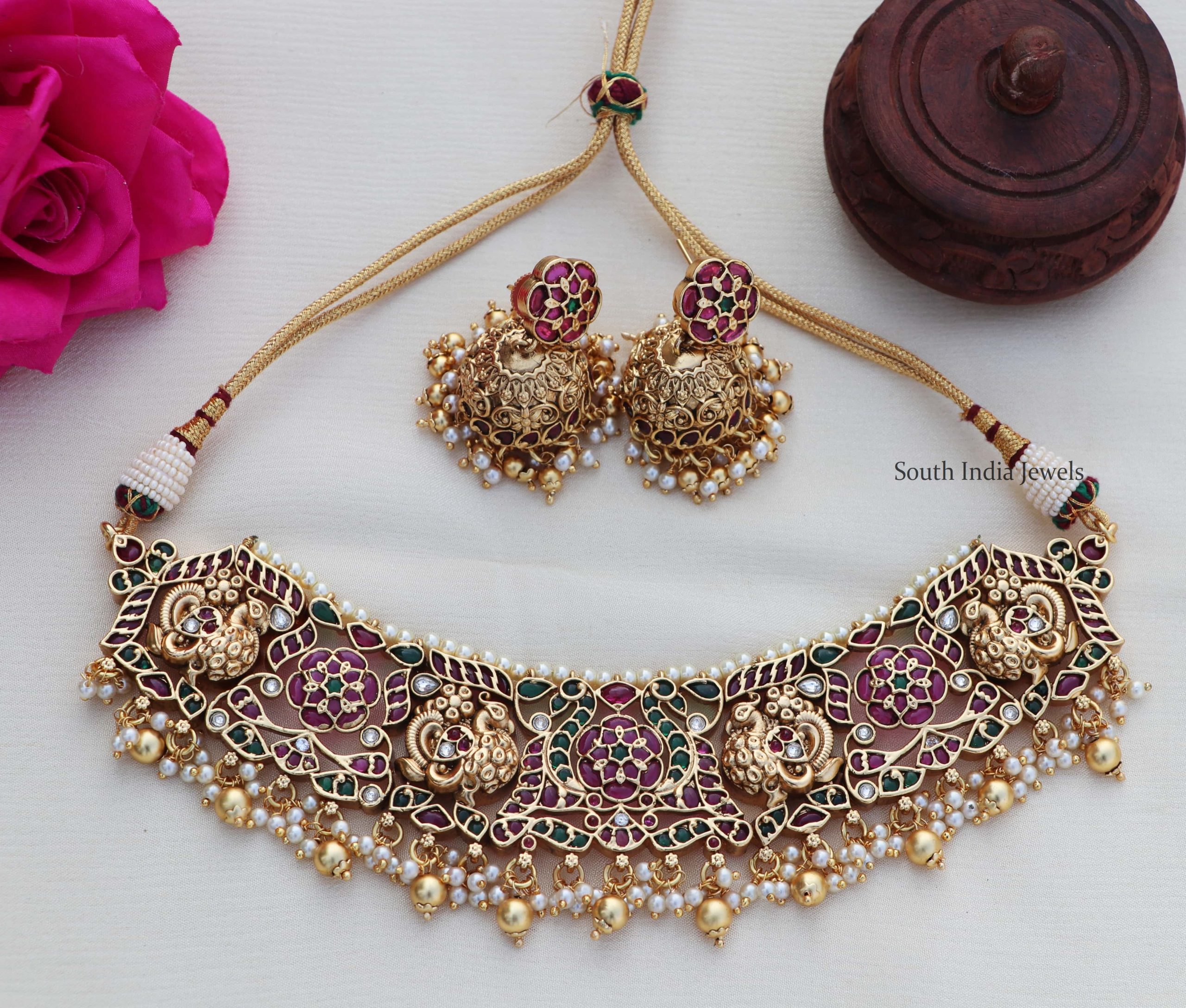 Traditional Antique Gold Finish Choker