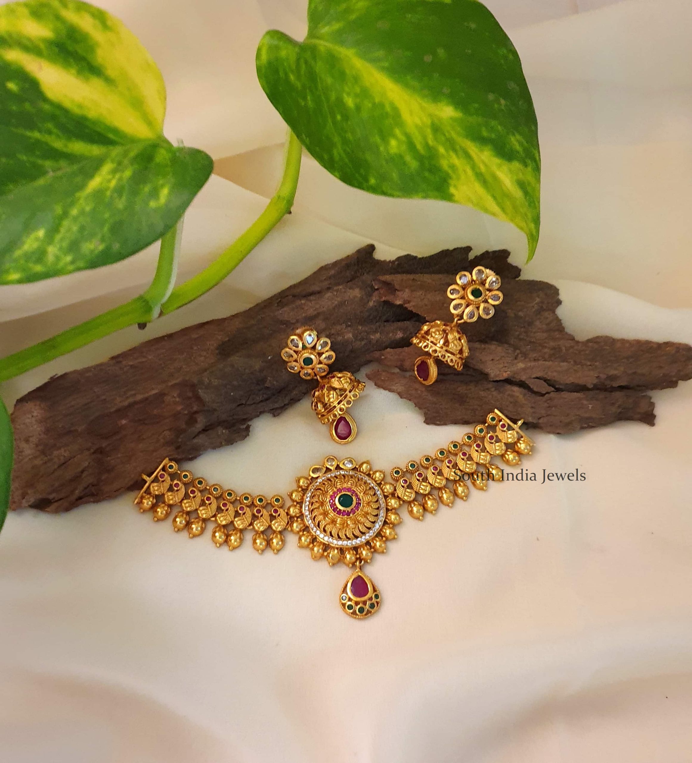 Traditional Floral Design Choker