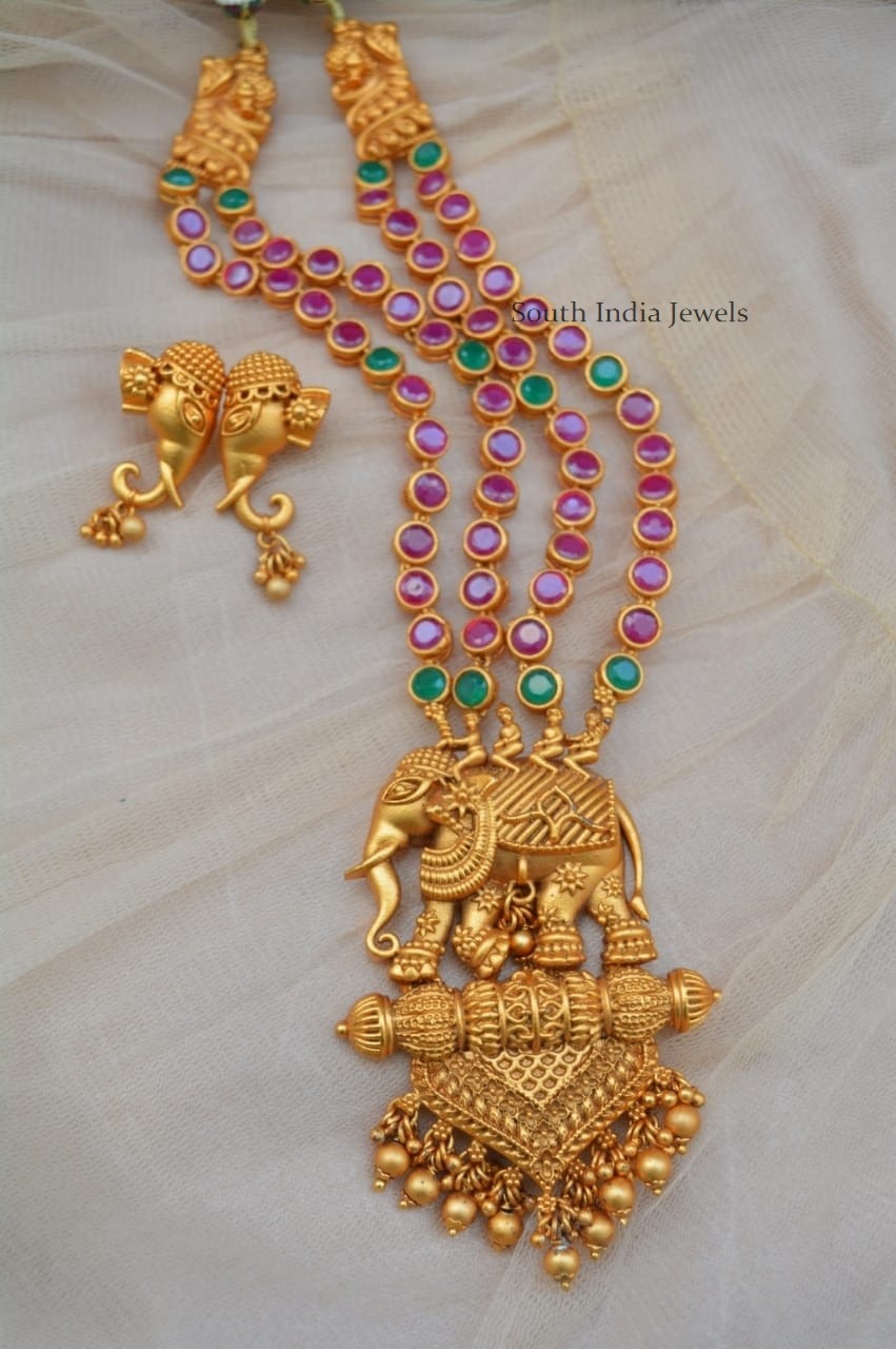 Elegant Elephant Design Necklace
