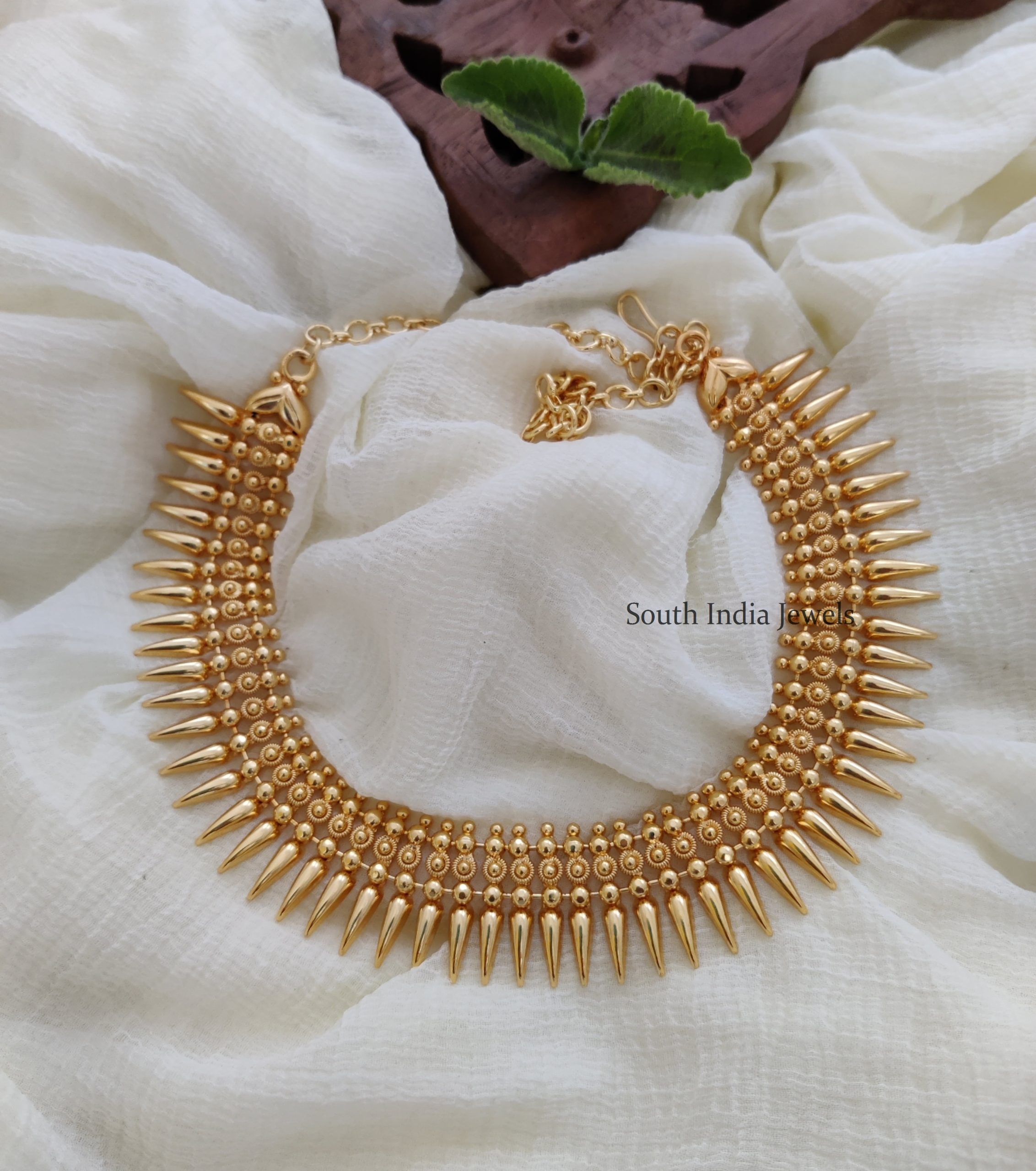 Mullamottu necklace looks very simple and elegant. Necklace - Length 40.64 cms, gold polish.