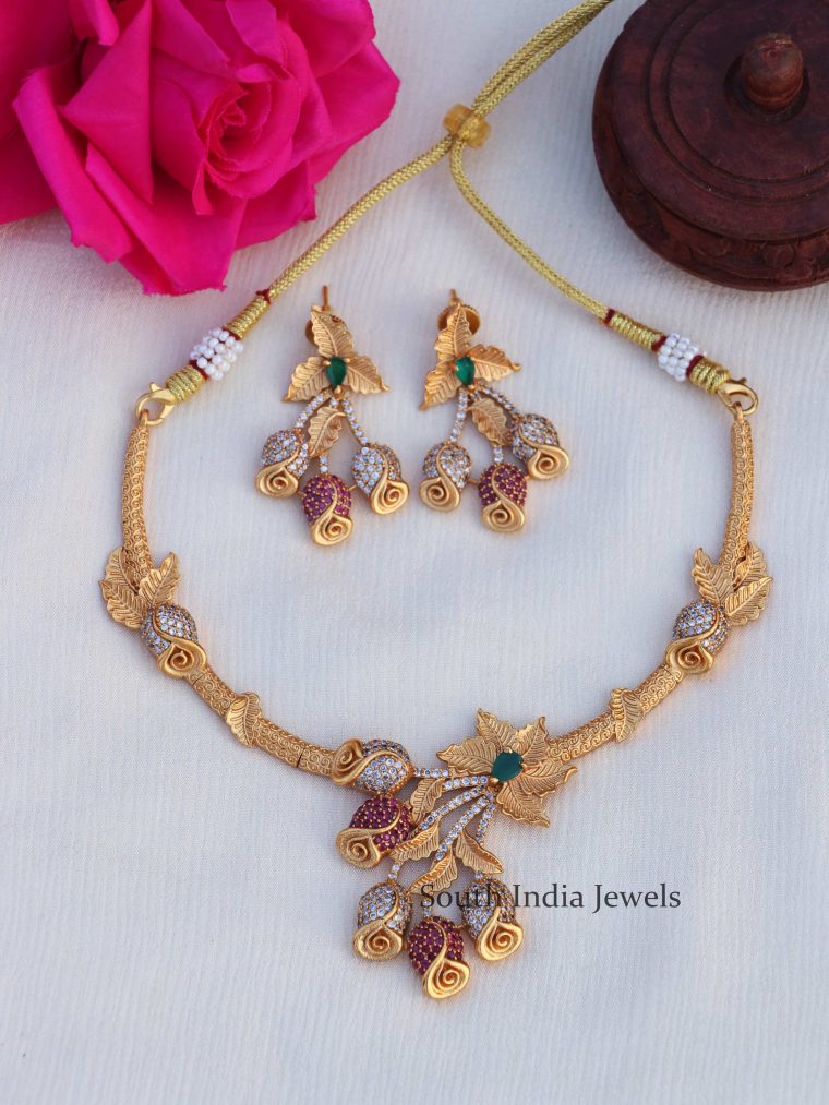 Rose Design Necklace Set