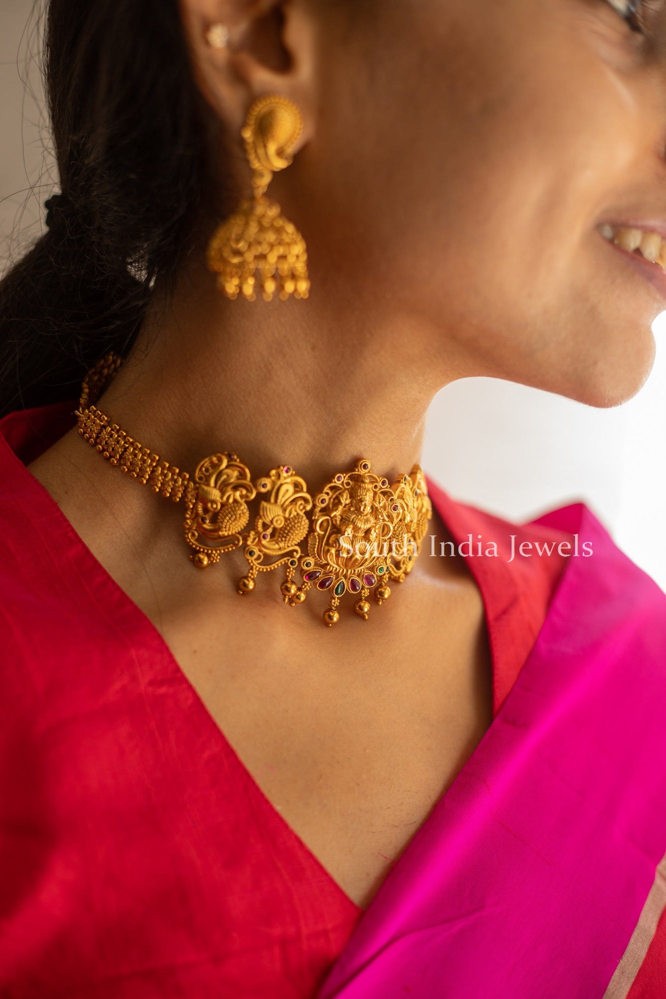 Beautiful-Lakshmi-and-Peacock-Engraved-Choker