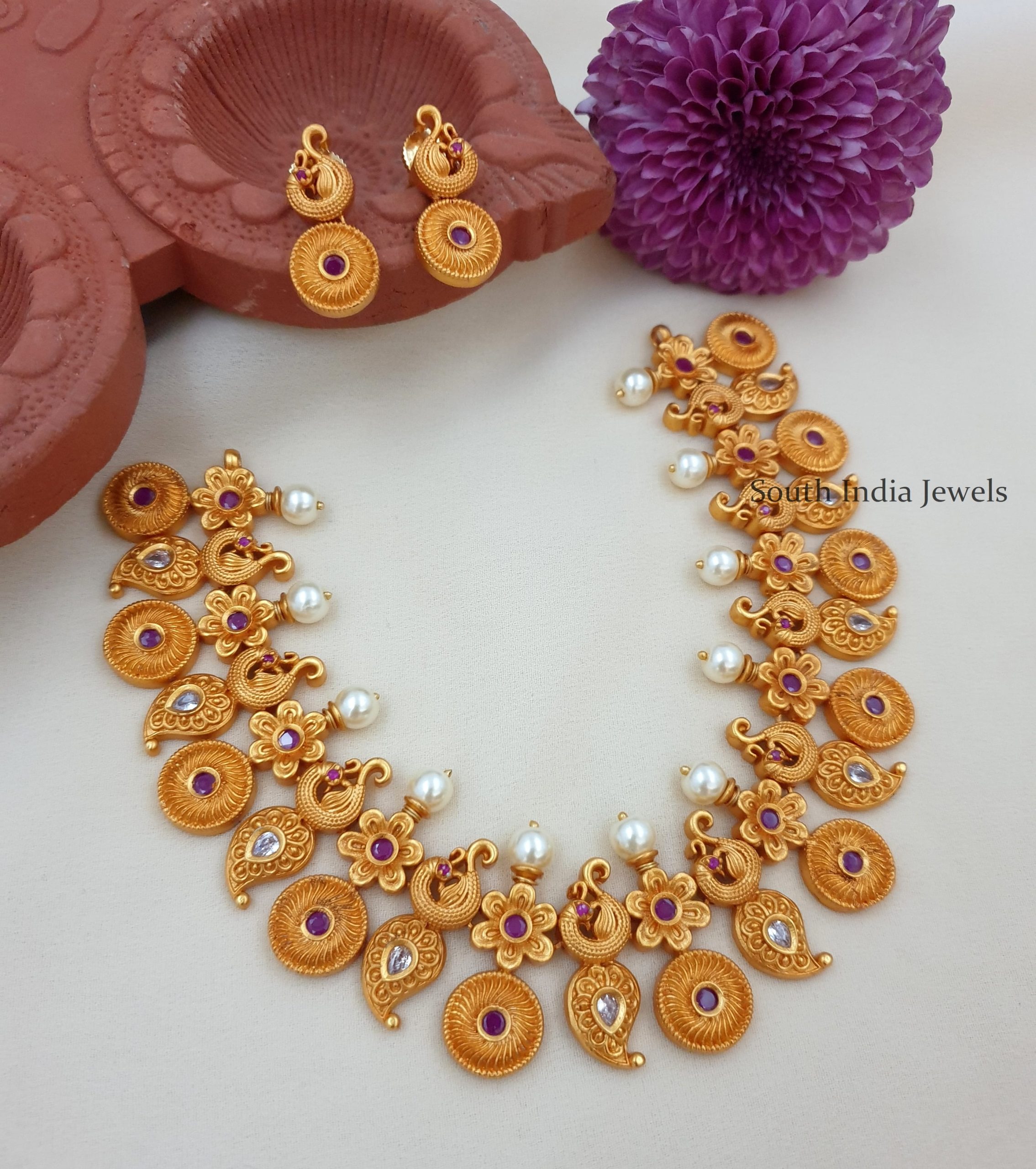 Beautiful Simple Design Necklace Set