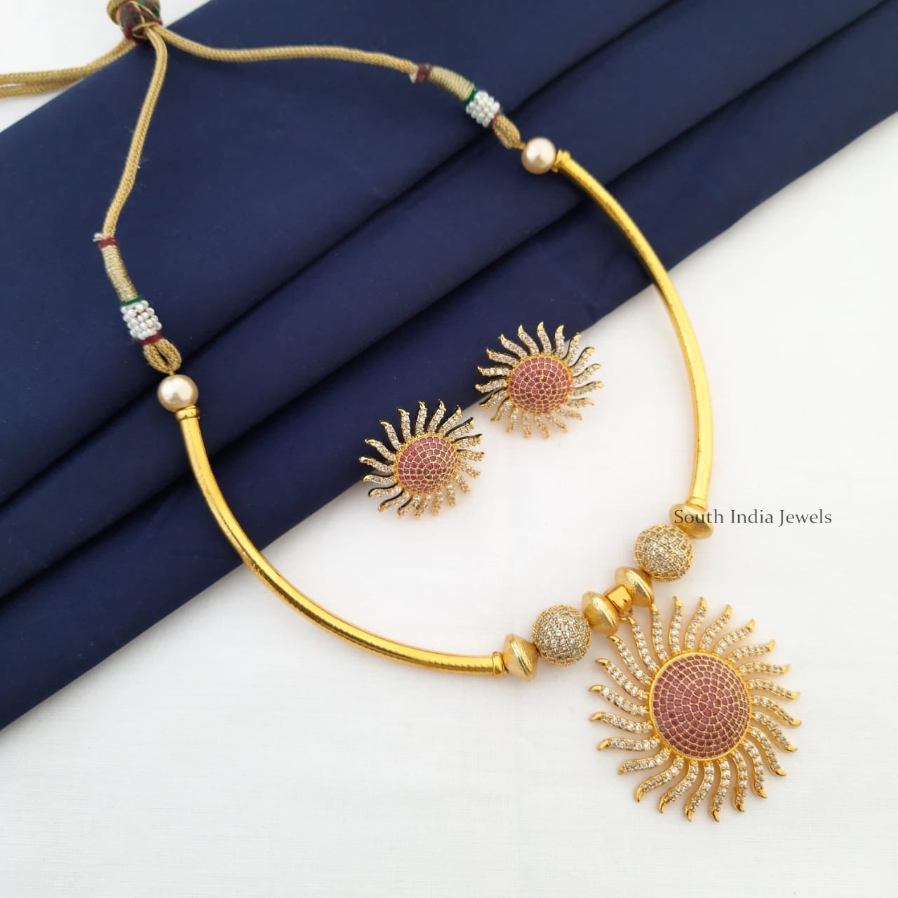 Gorgeous Sun Design Pendant Necklace Set