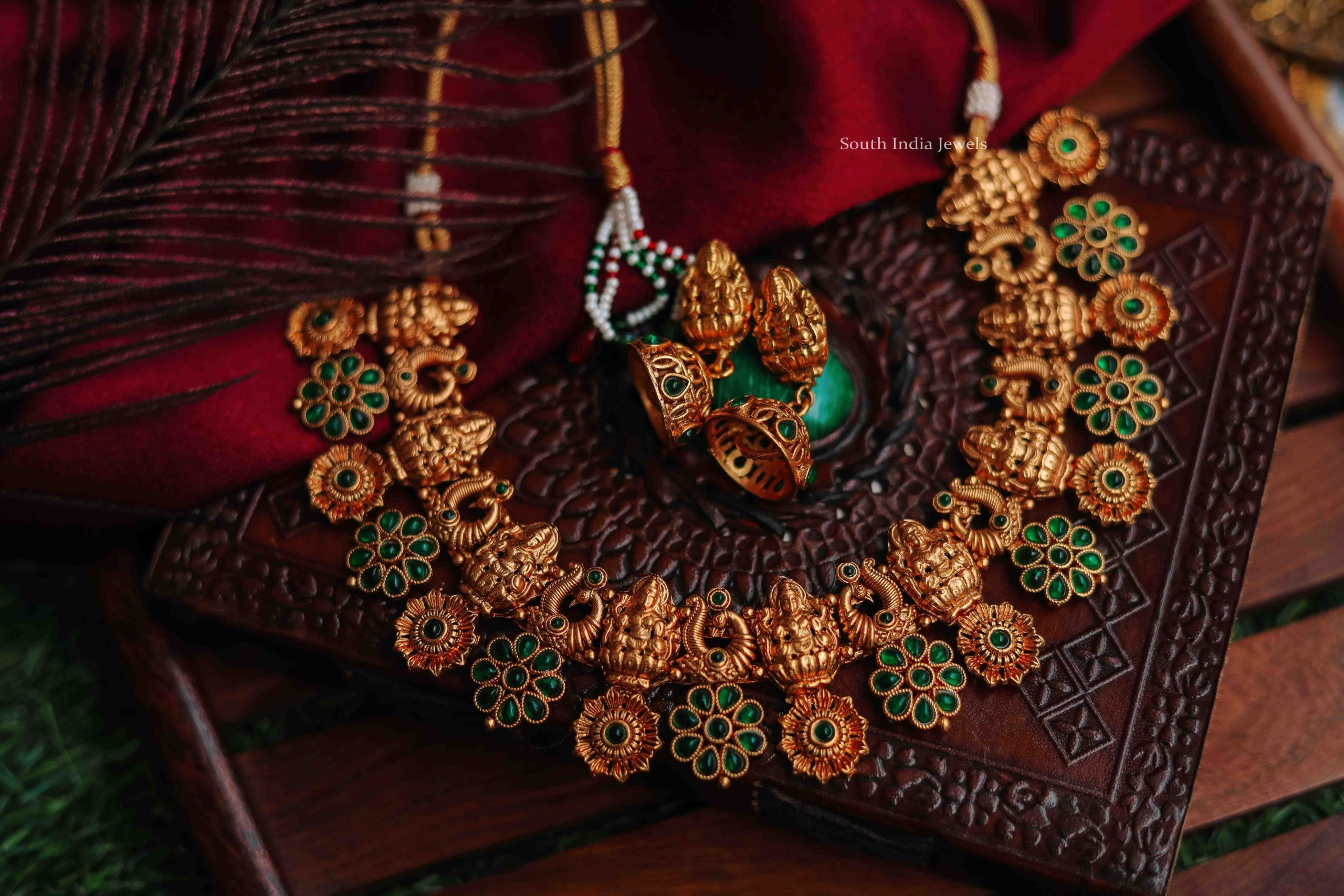 Lakshmi & Flower Design Necklace (5)
