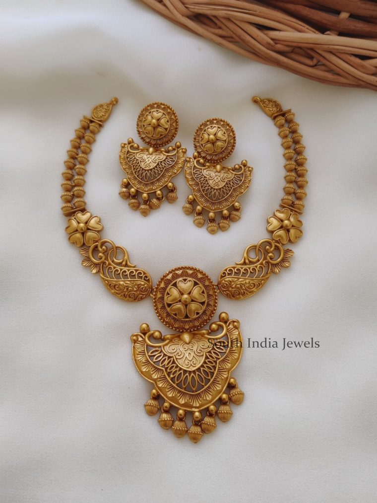 Trendy-Gold-Finish-Floral-Necklace