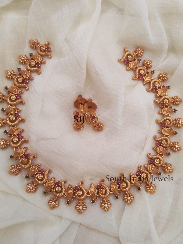 Attractive Flower Design Necklace