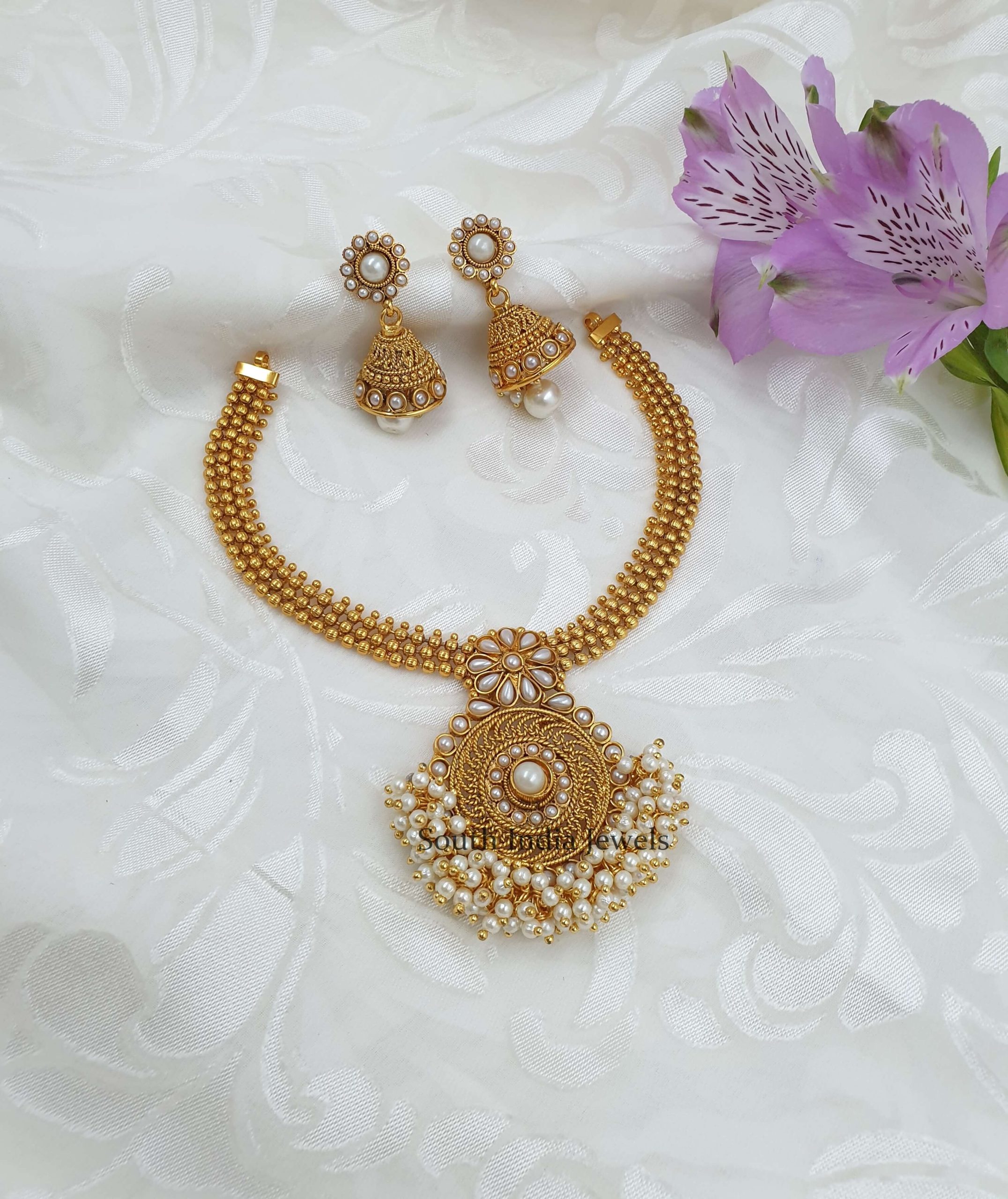Beautiful Design Pearl Necklace (2)