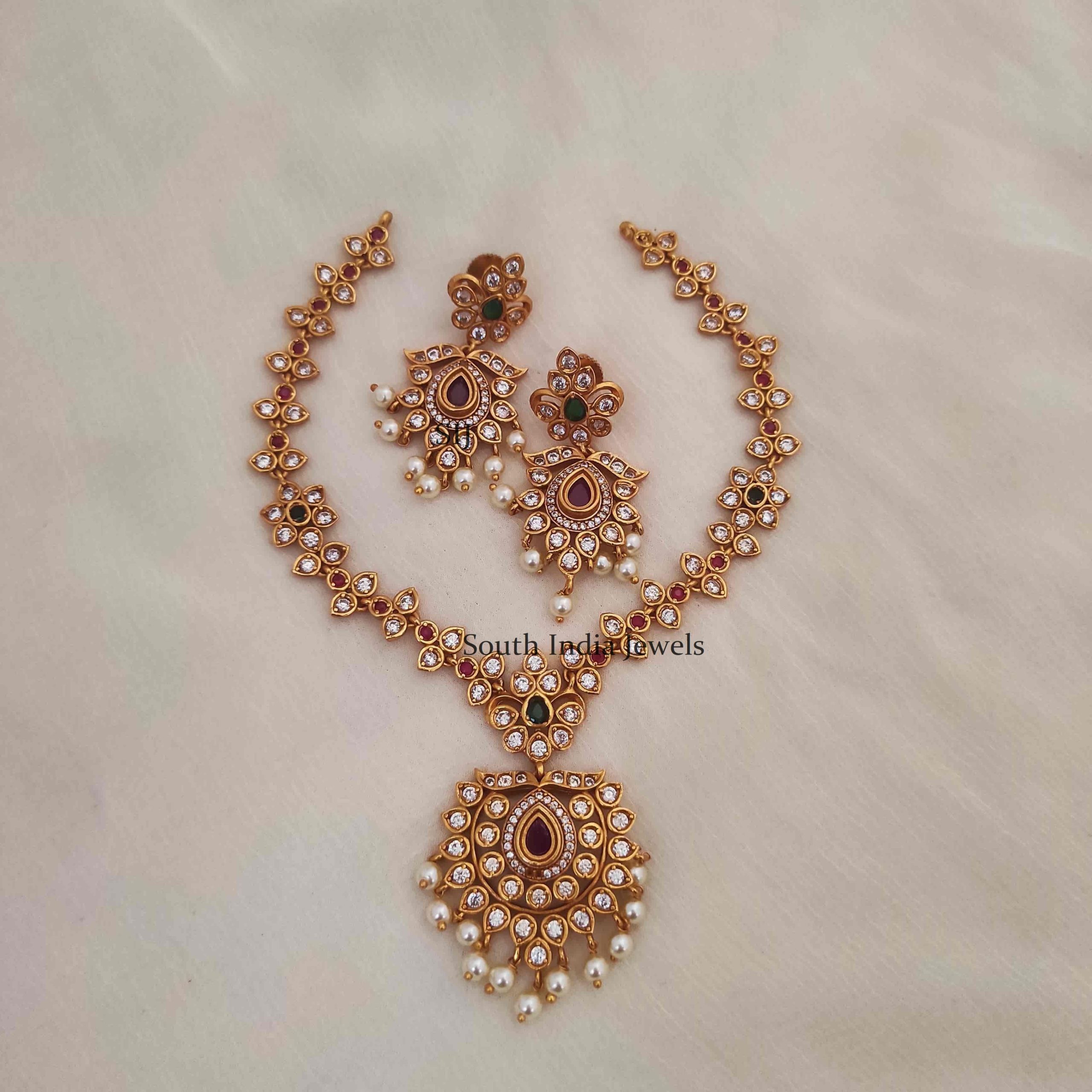 Beautiful Floral Design Elite Necklace