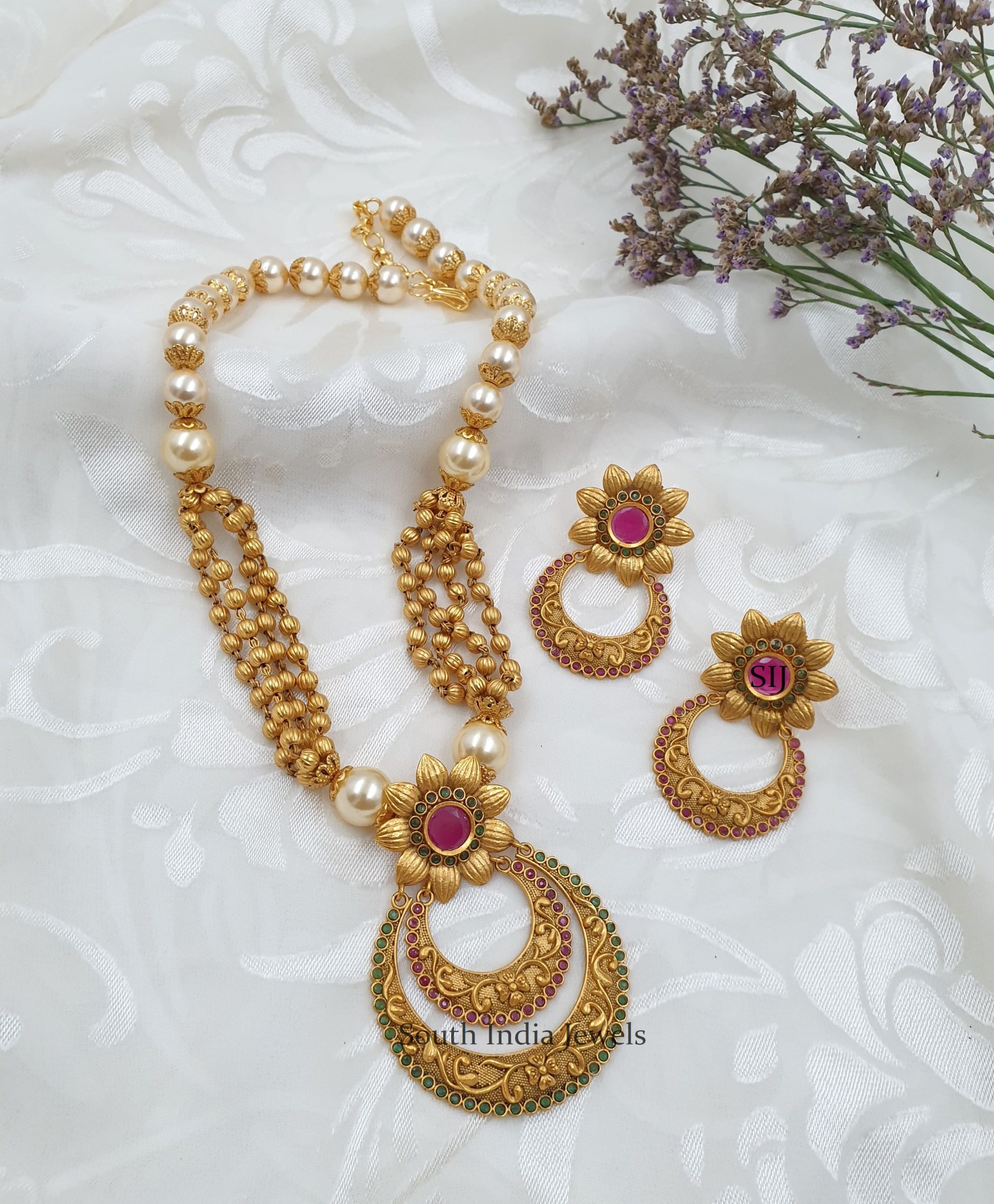 Beautiful Floral Designer Pearls Necklace