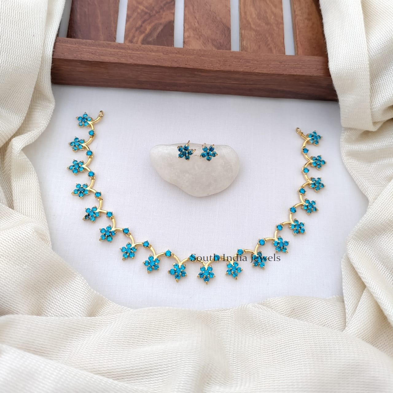 Charming CZ Stones Floral Design Necklace