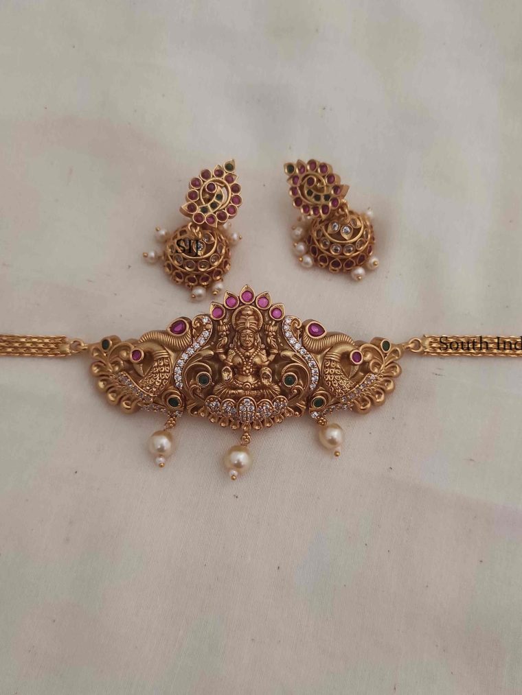 Beautiful Lakshmi design choker comes along with matching earrings.