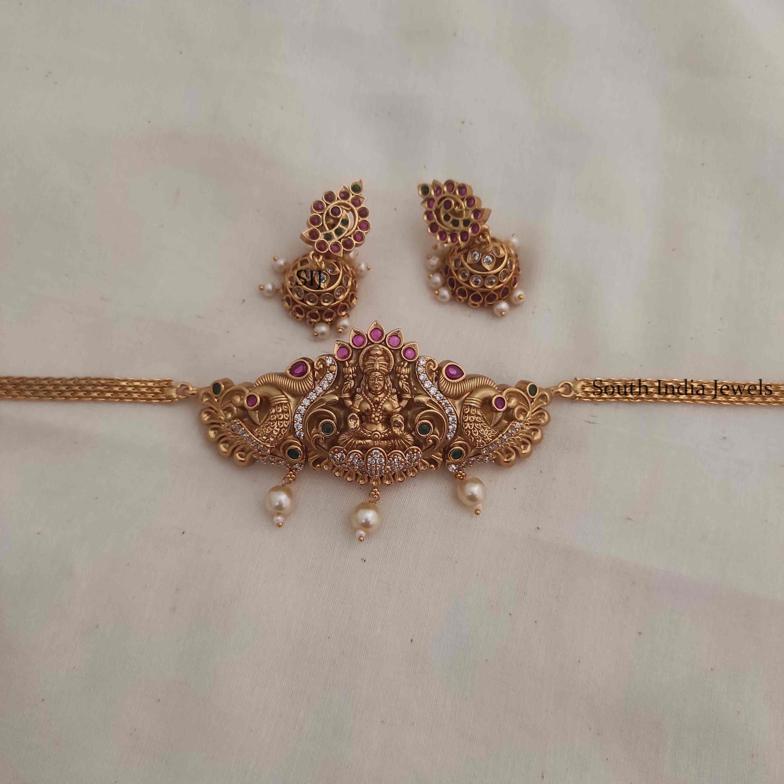 Beautiful Lakshmi design choker comes along with matching earrings.