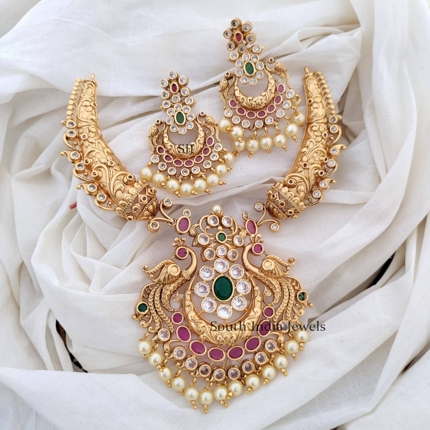 Exquisite Matte Gold Peacok Design Necklace