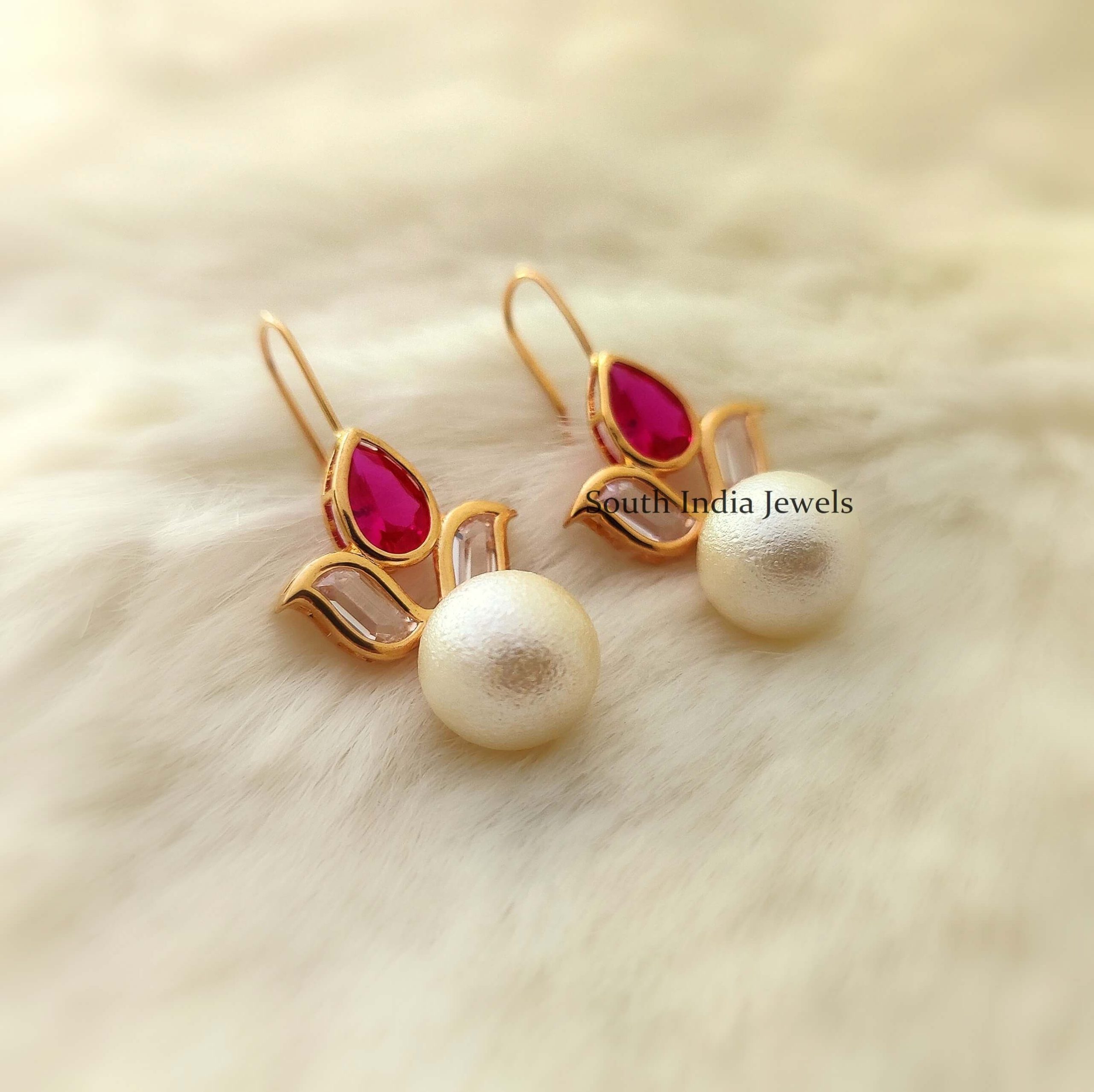 Details more than 75 gold and pearl drop earrings - esthdonghoadian