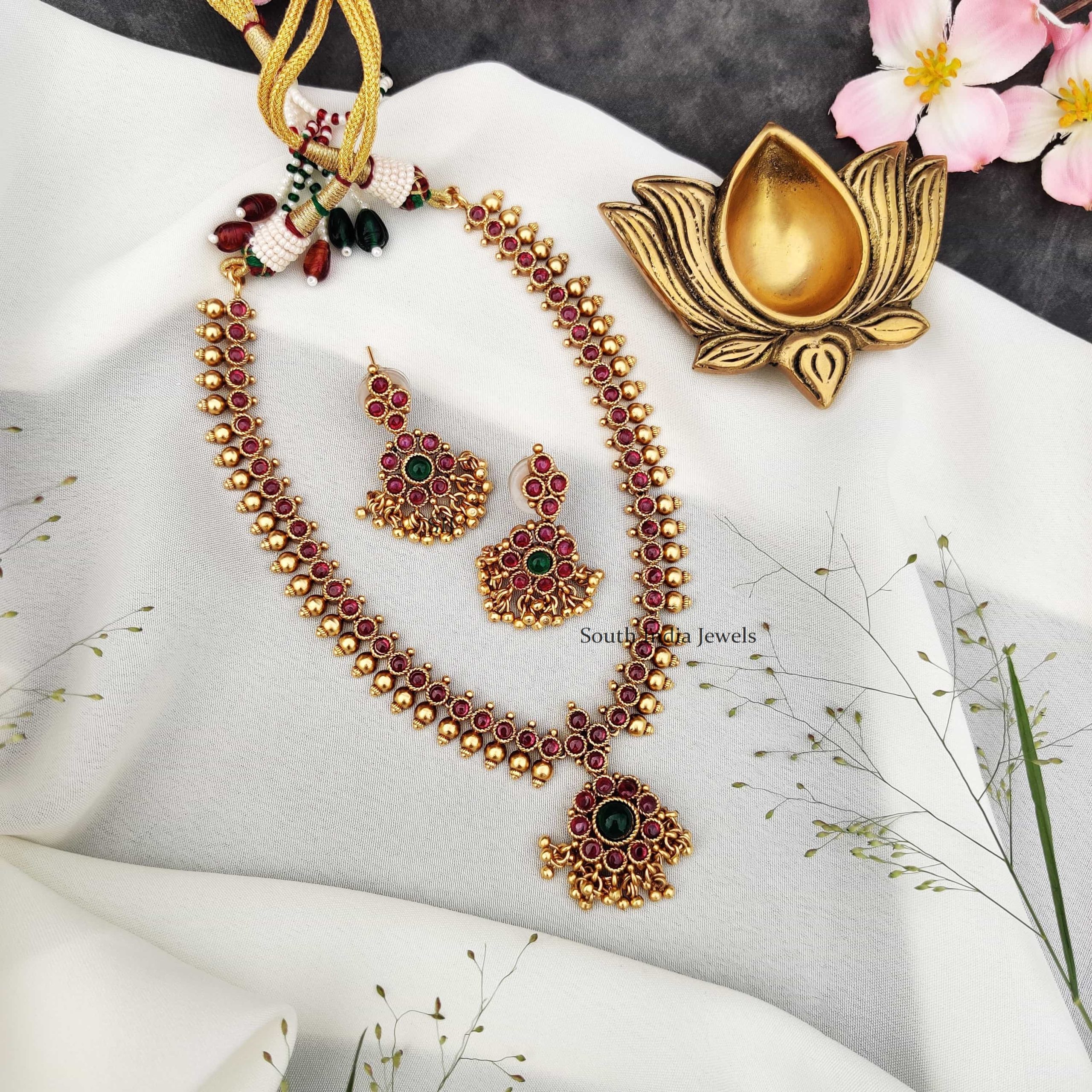 Simple Matte Attigai Gold Beads Necklace..
