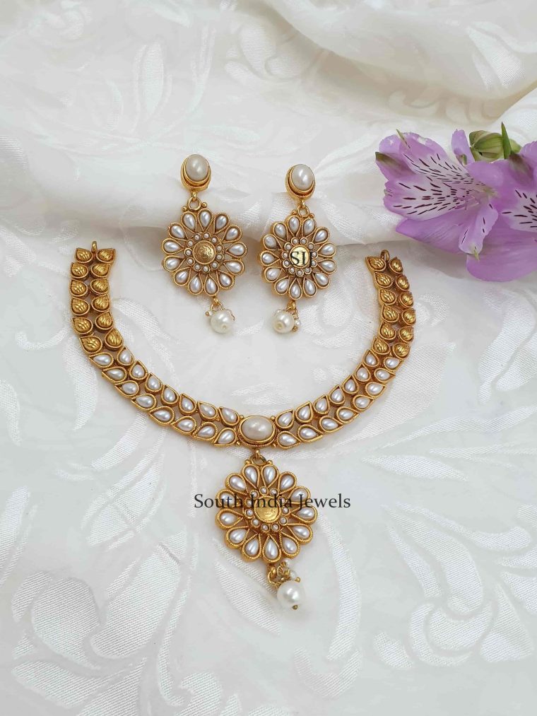 Simple Pearl Antique Necklace