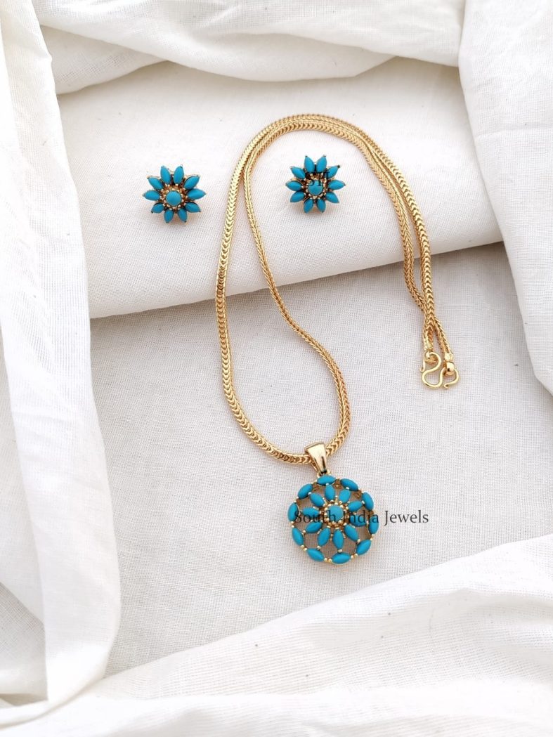 Stunning Turquoise Blue Pendant Necklace