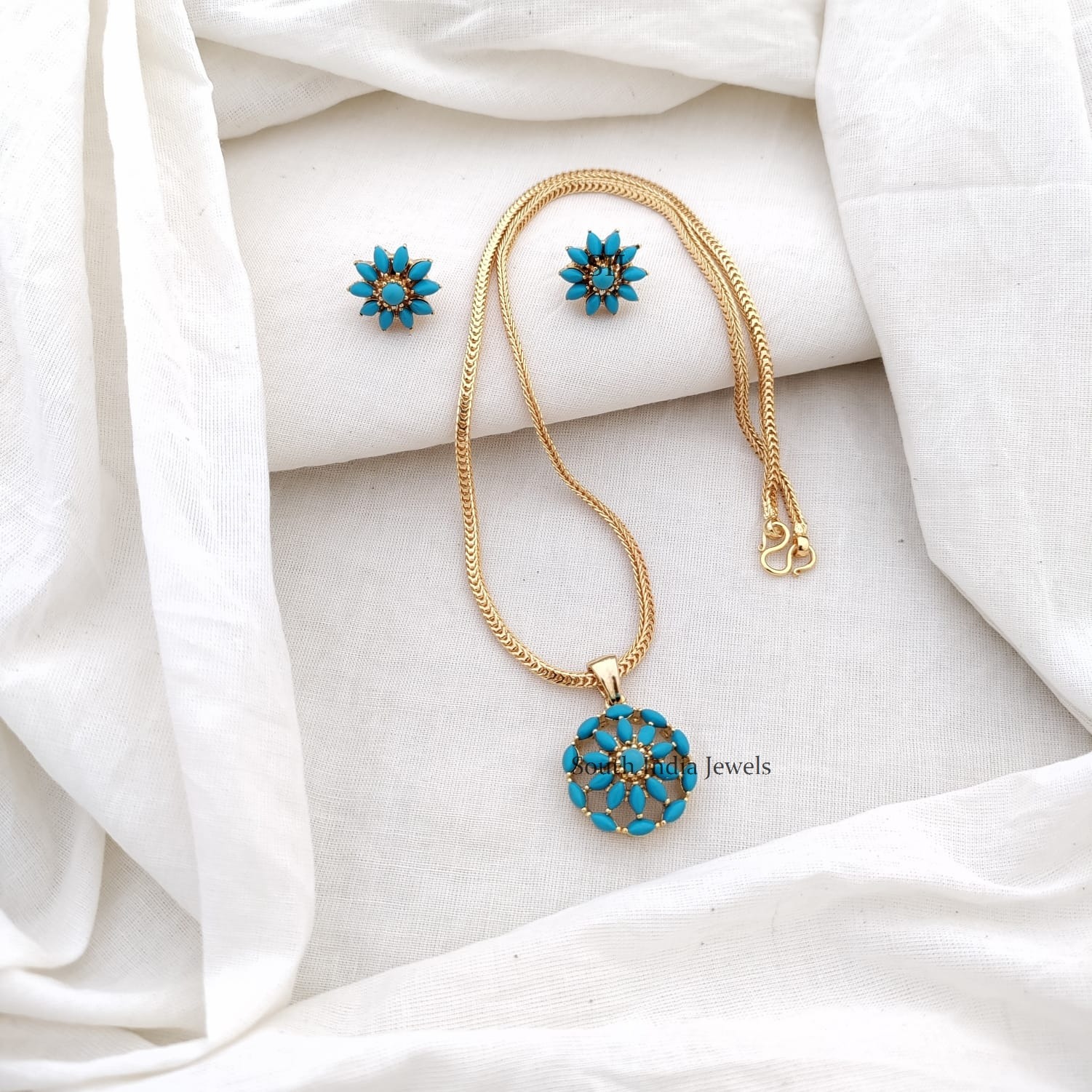 Stunning Turquoise Blue Pendant Necklace