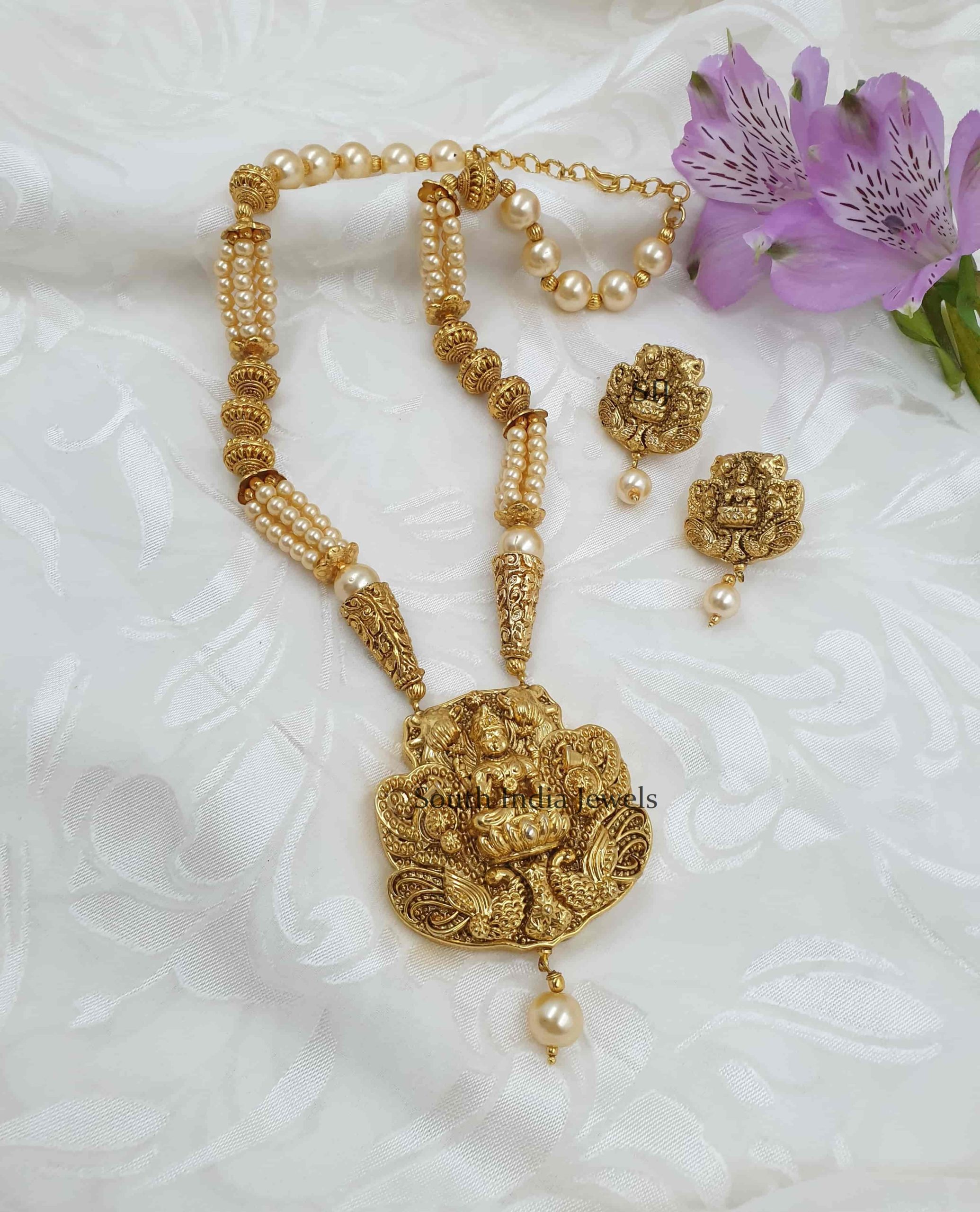 Traditional Lakshmi Pendant Pearl Necklace