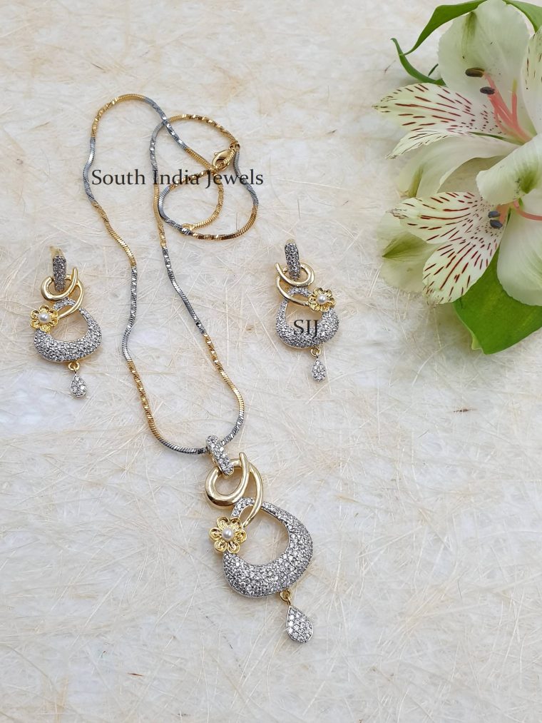 Amazing Floral Design Pendent With Chain